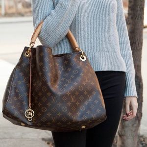 Louis Vuitton Artsy MM Monogram shoulders bag  CR3121